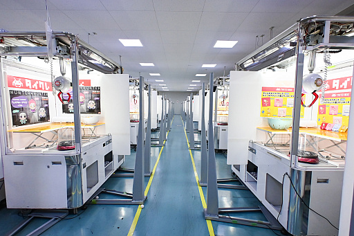 画像ギャラリー No.011のサムネイル画像 / リアルを走り，デジタルに手を振る「オンクレの中の人たち」。タイトーオンラインクレーンの基地に潜入し，中の人のお仕事に密着！