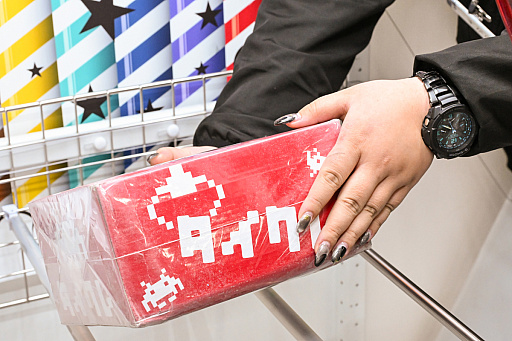 画像ギャラリー No.032のサムネイル画像 / リアルを走り，デジタルに手を振る「オンクレの中の人たち」。タイトーオンラインクレーンの基地に潜入し，中の人のお仕事に密着！