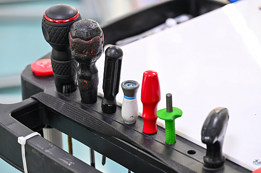 画像ギャラリー No.037のサムネイル画像 / リアルを走り，デジタルに手を振る「オンクレの中の人たち」。タイトーオンラインクレーンの基地に潜入し，中の人のお仕事に密着！