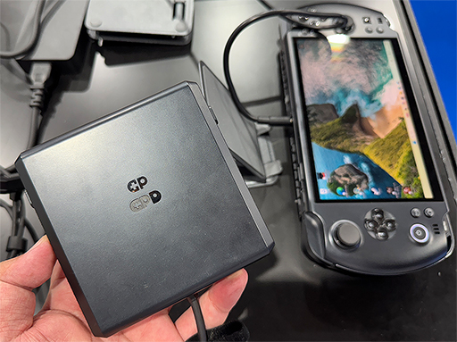 画像ギャラリー No.005のサムネイル画像 / 携帯型ゲームPC「GPD WIN 5」を実機でチェック。従来製品から使い勝手が大きく変わりそう［TGS2025］
