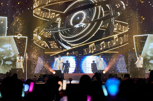 画像ギャラリー No.009のサムネイル画像 / フルキャスト出演！　色彩が弾けるような花々が咲き誇る最高に輝く3日間。「スタフォニ」4th 全公演レポート