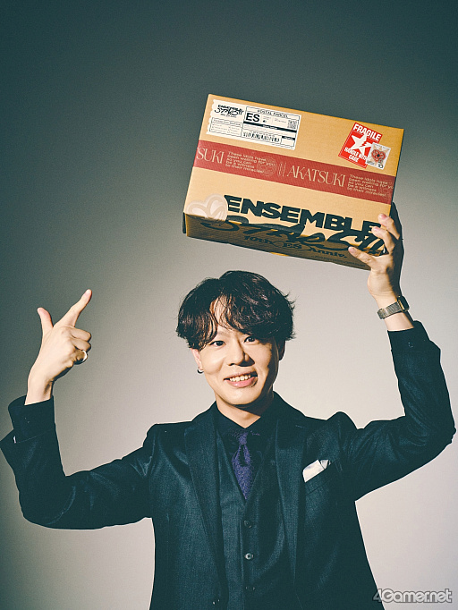 画像ギャラリー No.001のサムネイル画像 / 10周年の“舞台裏”に潜入。「あんスタ！！」記念グッズ撮影現場レポート＆神尾晋一郎さん，中島ヨシキさんインタビュー