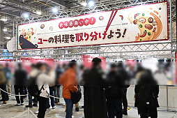 画像ギャラリー No.003のサムネイル画像 / 「アークナイツ」6周年記念イベントレポ。今回の巨大バルーンはボス敵のザーロ。テラの大地を再現したジオラマも展示