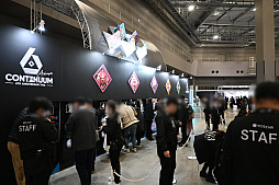 画像ギャラリー No.008のサムネイル画像 / 「アークナイツ」6周年記念イベントレポ。今回の巨大バルーンはボス敵のザーロ。テラの大地を再現したジオラマも展示