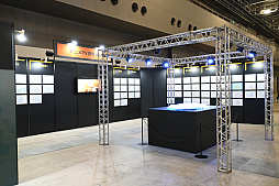 画像ギャラリー No.010のサムネイル画像 / 「アークナイツ」6周年記念イベントレポ。今回の巨大バルーンはボス敵のザーロ。テラの大地を再現したジオラマも展示