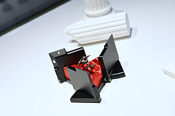 画像ギャラリー No.022のサムネイル画像 / 「アークナイツ」6周年記念イベントレポ。今回の巨大バルーンはボス敵のザーロ。テラの大地を再現したジオラマも展示