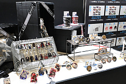 画像ギャラリー No.024のサムネイル画像 / 「アークナイツ」6周年記念イベントレポ。今回の巨大バルーンはボス敵のザーロ。テラの大地を再現したジオラマも展示