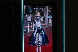 画像ギャラリー No.027のサムネイル画像 / 「アークナイツ」6周年記念イベントレポ。今回の巨大バルーンはボス敵のザーロ。テラの大地を再現したジオラマも展示