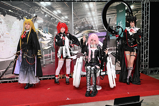 画像ギャラリー No.029のサムネイル画像 / 「アークナイツ」6周年記念イベントレポ。今回の巨大バルーンはボス敵のザーロ。テラの大地を再現したジオラマも展示