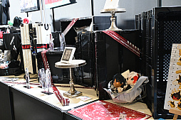 画像ギャラリー No.034のサムネイル画像 / 「アークナイツ」6周年記念イベントレポ。今回の巨大バルーンはボス敵のザーロ。テラの大地を再現したジオラマも展示