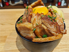 俺のコラボカフェ:Menu 014 「ペルソナ4」で自称特別捜査隊の胃袋を掴む「肉丼」