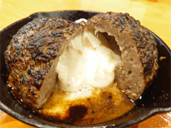 俺のコラボカフェ:Menu 041 最強の飯テロゲーム「勇者の飯」に登場する「チーズキノコのハンバーグ」で世界を救え