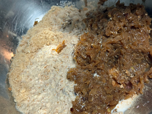 画像ギャラリー No.003のサムネイル画像 / 「葬送のフリーレン」の"戦士を労う特大ハンバーグ"をプロが本気で焼いてみた。俺のコラボカフェ：Menu 085