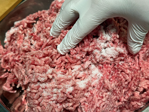 画像ギャラリー No.004のサムネイル画像 / 「葬送のフリーレン」の"戦士を労う特大ハンバーグ"をプロが本気で焼いてみた。俺のコラボカフェ：Menu 085