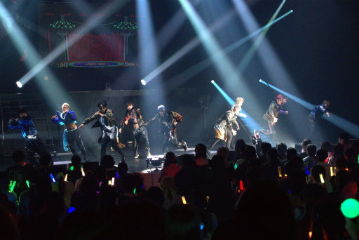 画像ギャラリー No.008のサムネイル画像 / 「ブラスタ」6周年記念「BLACK PARTY」レポート。まさにスターレスのショーそのもの！　極上の歌と芝居とパフォーマンスで彩った2日間