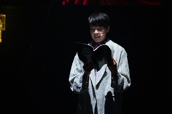 画像ギャラリー No.014のサムネイル画像 / 「ブラスタ」6周年記念「BLACK PARTY」レポート。まさにスターレスのショーそのもの！　極上の歌と芝居とパフォーマンスで彩った2日間