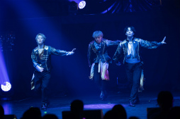 画像ギャラリー No.019のサムネイル画像 / 「ブラスタ」6周年記念「BLACK PARTY」レポート。まさにスターレスのショーそのもの！　極上の歌と芝居とパフォーマンスで彩った2日間