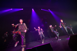 画像ギャラリー No.023のサムネイル画像 / 「ブラスタ」6周年記念「BLACK PARTY」レポート。まさにスターレスのショーそのもの！　極上の歌と芝居とパフォーマンスで彩った2日間