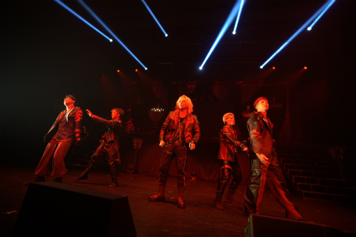 画像ギャラリー No.040のサムネイル画像 / 「ブラスタ」6周年記念「BLACK PARTY」レポート。まさにスターレスのショーそのもの！　極上の歌と芝居とパフォーマンスで彩った2日間