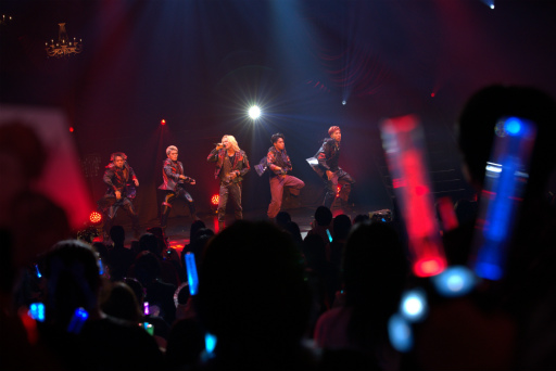 画像ギャラリー No.044のサムネイル画像 / 「ブラスタ」6周年記念「BLACK PARTY」レポート。まさにスターレスのショーそのもの！　極上の歌と芝居とパフォーマンスで彩った2日間