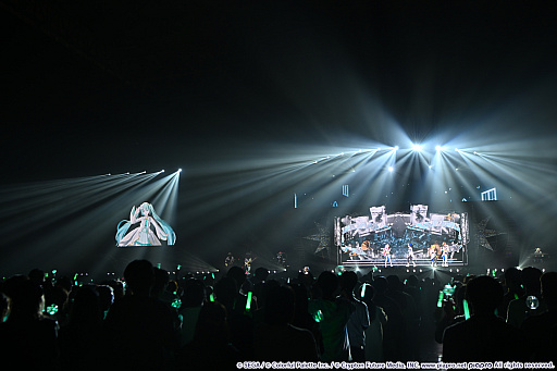 画像ギャラリー No.024のサムネイル画像 / 「プロジェクトセカイ」実在感が向上した3DCGライブをレポート。初音ミクや巡音ルカ,作中に登場する音楽ユニットのメンバーが等身大の姿で歌う!