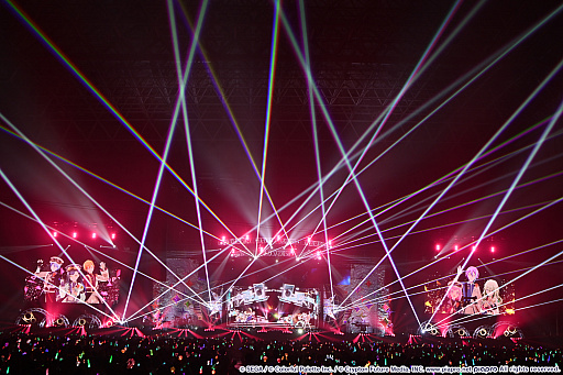 画像ギャラリー No.028のサムネイル画像 / 「プロジェクトセカイ」実在感が向上した3DCGライブをレポート。初音ミクや巡音ルカ,作中に登場する音楽ユニットのメンバーが等身大の姿で歌う!