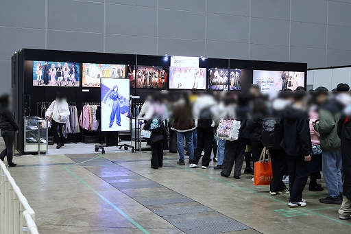 画像ギャラリー No.041のサムネイル画像 / 「プロジェクトセカイ」実在感が向上した3DCGライブをレポート。初音ミクや巡音ルカ,作中に登場する音楽ユニットのメンバーが等身大の姿で歌う!