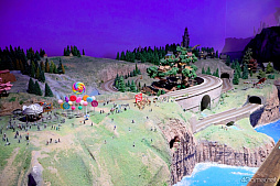 画像ギャラリー No.015のサムネイル画像 / 約2.5cmのミニチュアサイズになったセラフ部隊を見つけ出せ！　「ヘブバン」×「スモールワールズ」コラボレポート