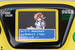 画像集#033のサムネイル/「ゲームギアミクロ」実機レポート。これはただのファンアイテムではなく,普通にガシガシ遊べるモバイルゲーム機だ