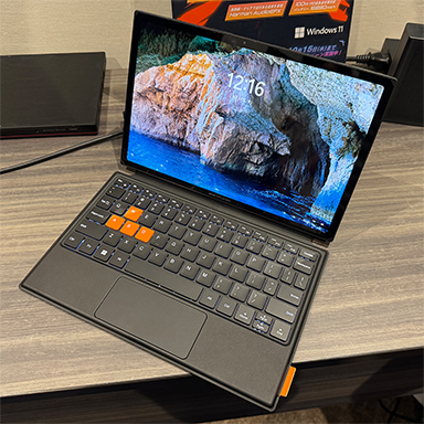 画像ギャラリー No.001のサムネイル画像 / ユニークな変形機構を備えた2画面搭載Androidゲーム機「SUGAR 1」の予約受付がスタート