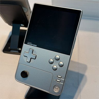 画像ギャラリー No.013のサムネイル画像 / ゲームボーイ風のおしゃれな縦型Androidゲーム機「AYANEO Pocket VERT」の国内予約がスタート