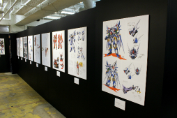 画像集#008のサムネイル/「スーパーロボット大戦OG展」が本日より開催。シリーズで活躍したオリジナルキャラクターたちの設定資料やイラストなどが一堂に会する