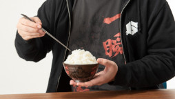 画像ギャラリー No.010のサムネイル画像 / 「スト6」,Tシャツと美濃焼の食器類からなる新作コレクション「Special Moves Collection」を発売。コラボ米「真豪鬼米2026」も登場