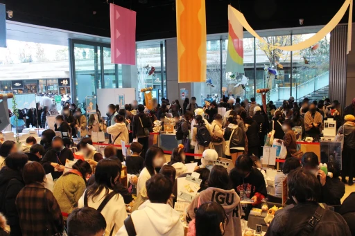 画像ギャラリー No.003のサムネイル画像 / 「Sky 星を紡ぐ子どもたち」のファンアートが二子玉川に集結。開発スタッフによるライブドローイングも行われた“Sky Art Fest”イベントレポート