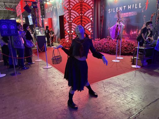 画像ギャラリー No.016のサムネイル画像 / サイレントヒル×第四境界の「SILENT HILL f　残置物展」を体験。今年のKONAMIブースは，メインステージを挟んで陰と陽？［TGS2025］