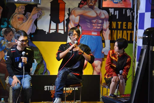 画像集 No.015のサムネイル画像 / 「ストリートファイター6 タイプアーケード」稼働記念イベントレポート。どぐら選手とかずのこ選手が来場者とガチンコ対戦!
