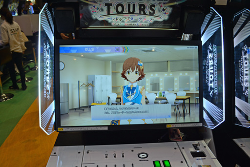 画像集 No.006のサムネイル画像 / 「アイマス」シリーズの枠を超えた共演を専用入力装置とカードで演出。「アイドルマスター TOURS」試遊レポート