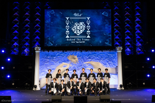 画像集 No.012のサムネイル画像 / アニメ化も発表に。「華Doll*-Behind The Frame-Anthos* Stage Event 2023」では,お揃いの衣装を着たキャストがライブと朗読劇を披露