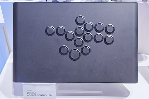 画像ギャラリー No.004のサムネイル画像 / 国内プロ格闘ゲーマーのこだわりを反映した「ZENAIM」のレバーレスアケコンが2026年の発売を目指して鋭意開発中［TGS2025］