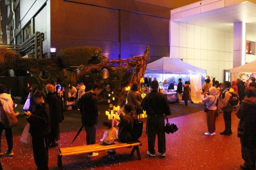 画像ギャラリー No.002のサムネイル画像 / 東京タワーのキャンドルイベントに「Sky 星を紡ぐ子どもたち」が出展。無数のキャンドルが灯る中，作中楽曲のライブパフォーマンスが響きわたる