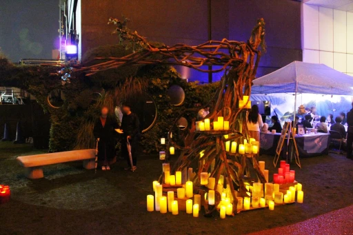 画像ギャラリー No.003のサムネイル画像 / 東京タワーのキャンドルイベントに「Sky 星を紡ぐ子どもたち」が出展。無数のキャンドルが灯る中，作中楽曲のライブパフォーマンスが響きわたる