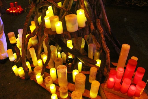 画像ギャラリー No.005のサムネイル画像 / 東京タワーのキャンドルイベントに「Sky 星を紡ぐ子どもたち」が出展。無数のキャンドルが灯る中，作中楽曲のライブパフォーマンスが響きわたる