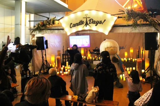 画像ギャラリー No.013のサムネイル画像 / 東京タワーのキャンドルイベントに「Sky 星を紡ぐ子どもたち」が出展。無数のキャンドルが灯る中，作中楽曲のライブパフォーマンスが響きわたる