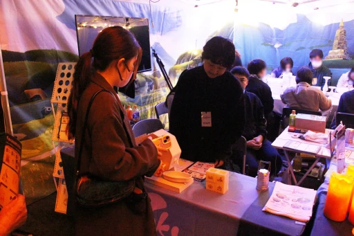 画像ギャラリー No.014のサムネイル画像 / 東京タワーのキャンドルイベントに「Sky 星を紡ぐ子どもたち」が出展。無数のキャンドルが灯る中，作中楽曲のライブパフォーマンスが響きわたる