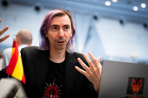 ���������꡼ No.011�Υ���ͥ������ / ��Crisol: Theater of Idols�׳�ȯ�ԥ��󥿥ӥ塼�������طʤ�ȥ֥�åɡ��ᥫ�˥����ɤʤɡ�����ޤǤγ�ȯ����ߤ�ʹ������TGS2025��