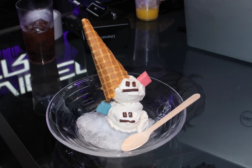 画像集 No.018のサムネイル画像 / 開発陣らが新作完成を祝った「SNOW BROS. WONDERLAND」完成披露パーティーをレポート。TATSUJIN上村建也氏によるギター演奏も