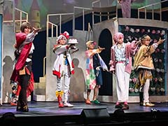 赤の大陸を彩る全17曲とマジックのような演出。「ミュージカル『フラガリアメモリーズ』〜純真の結い目〜」ゲネプロレポート