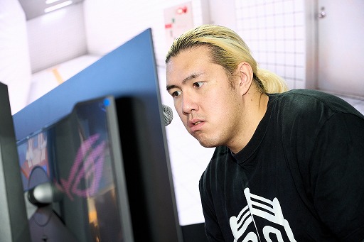 ���������꡼ No.008�Υ���ͥ������ / ��8�ֽи��פ˥ץ��쥹�顼���˿��ǥ����Τ����Ǽë���ˤ���ĩ��̤�����æ�ФǤ���Τ���4Gamer�֡������ơ�����ݡ��ȡ�TGS2025��