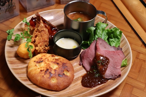 ���������꡼ No.004�Υ���ͥ������ / USJ�ߡ֥�󥹥����ϥ󥿡��磻�륺�ץ���ܤ����ָ���ǳ����档�ÿ�²���С��Υ����Ȥ������դˤ�������ܥ쥹�ȥ��ȡ�AR������ץ�꡼���θ����Ƥ���