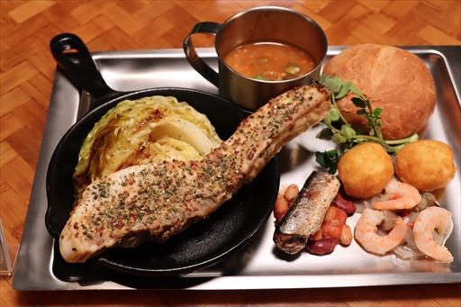 ���������꡼ No.007�Υ���ͥ������ / USJ�ߡ֥�󥹥����ϥ󥿡��磻�륺�ץ���ܤ����ָ���ǳ����档�ÿ�²���С��Υ����Ȥ������դˤ�������ܥ쥹�ȥ��ȡ�AR������ץ�꡼���θ����Ƥ���